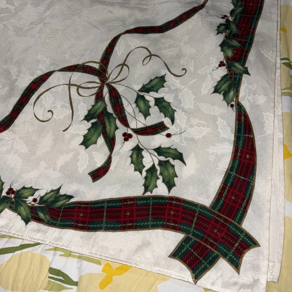 Lenox Holiday Nouveau Tablecloth 56